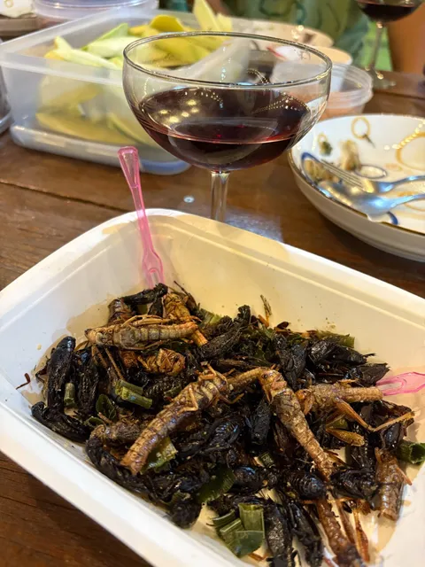 ติดแกลม แมลงทอด