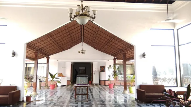 The Grand Midway Hotel