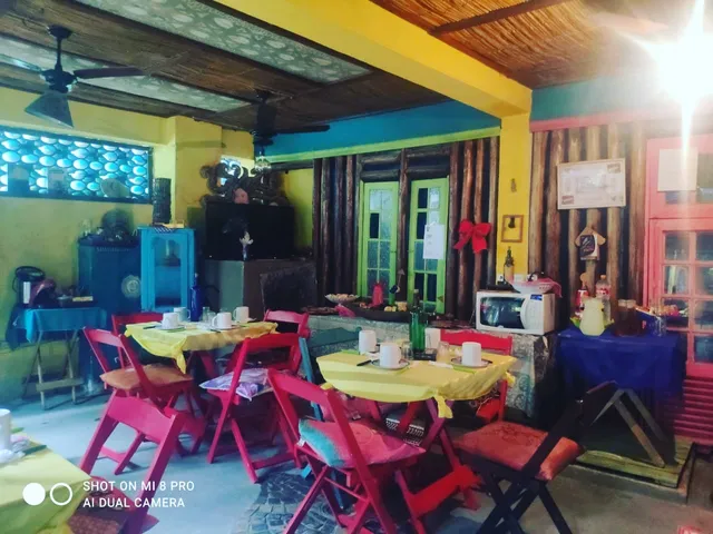 BABEL HOSPEDAGEM E GASTROBAR FESTA COLIVING COWORKING FILMAGEM ENSAIOS LOCAÇÃO TREINAMENTOS