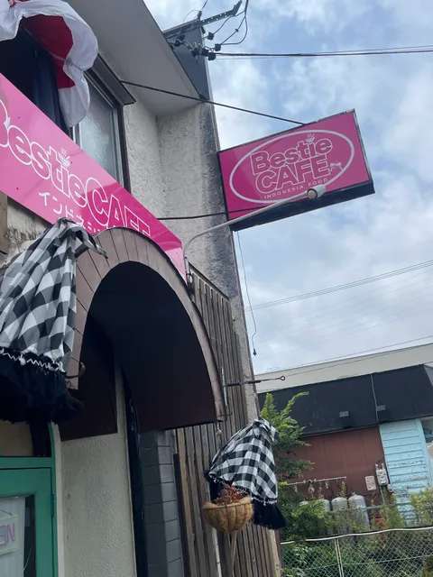 BESTIE CAFE