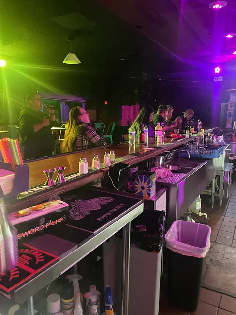 Mil Amores Bar & Grill