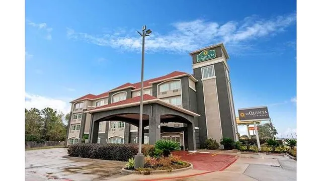 La Quinta Inn & Suites by Wyndham Houston - Magnolia