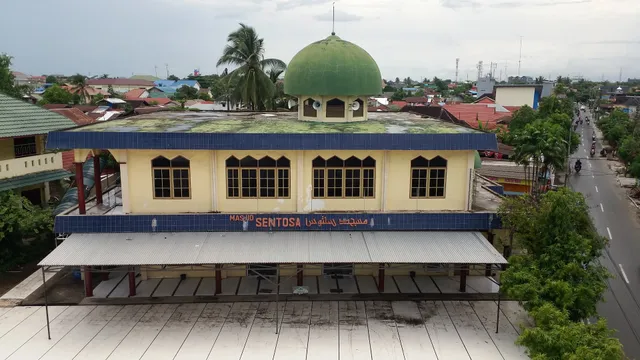 RedDoorz Syariah near RSU Suaka Insan
