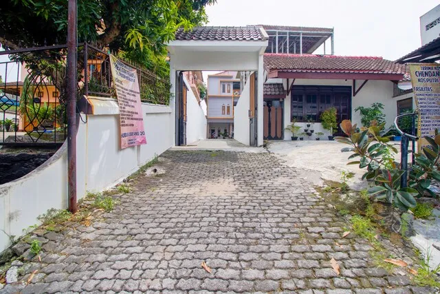 Super OYO Collection O 3280 Cendhani Raras