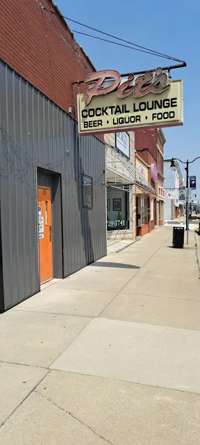 Pit's Cocktail Lounge