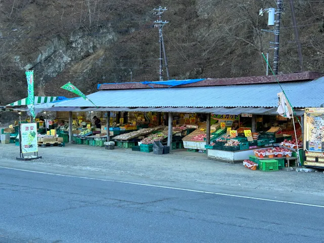Aozora Ichiba Fuji no Mise (Fruit and vegetable market)