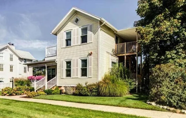 Captains Cottage Suites