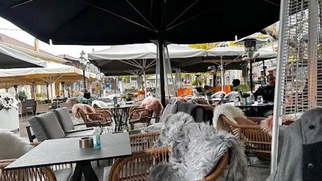 Merci Lounge Cafe Bar