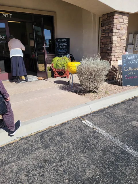 Rooster Cottage Consignment