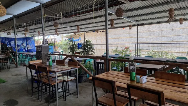 Enrique's Kitchen "chill and dine"