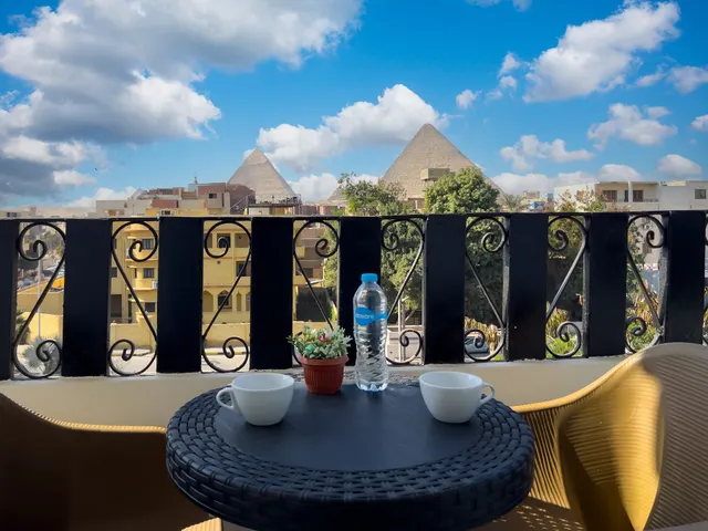 Pyramids Art view Inn