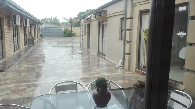 Thembisi Guest House Newcastle