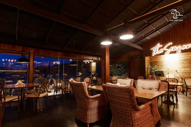 Theseason sunset bar by Theclifflipe resort
