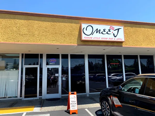Omee J Fusion Sushi Bar & Grill