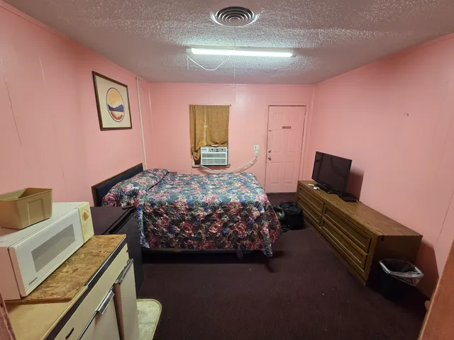 Deluxe Inn Motel & RV Park