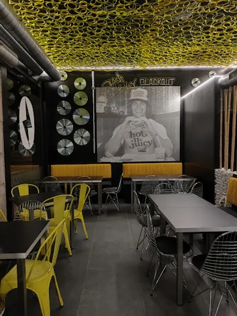 BLACKOUT SMASH BURGER