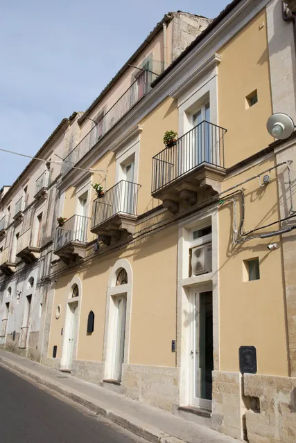 Ad Maiora - Design Rooms