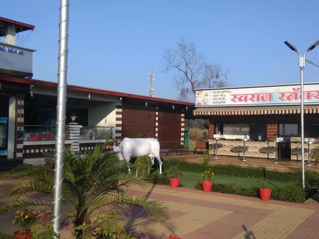 Hotel Swaraj Family Restaurant & Bar