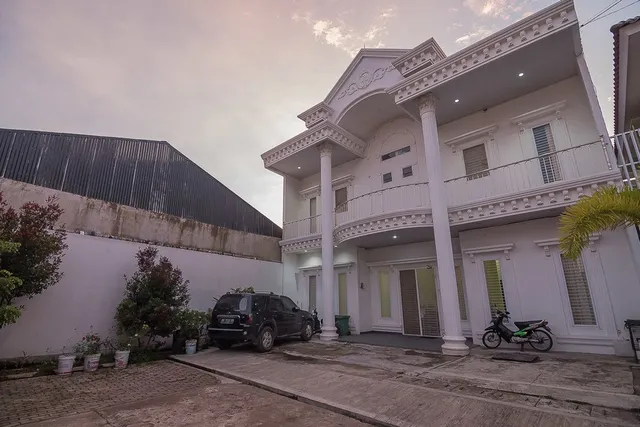 RedDoorz near Opi Mall Palembang 2