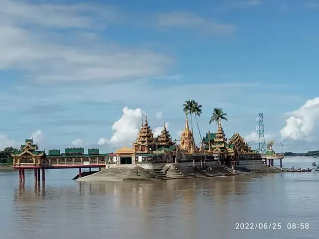 Midstream Kyauktan Pagoda