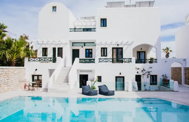 Sellada Beach perissa santorini