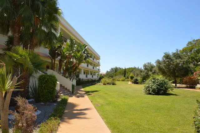 Edificio das Alfarrobeiras