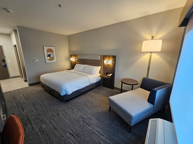 Holiday Inn Express & Suites Mansfield