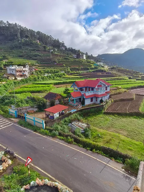 Kodai poombarai Palace