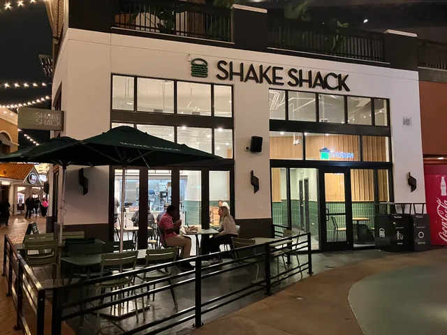 Shake Shack International Plaza