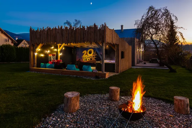 Chaloupka, která existuje V poli