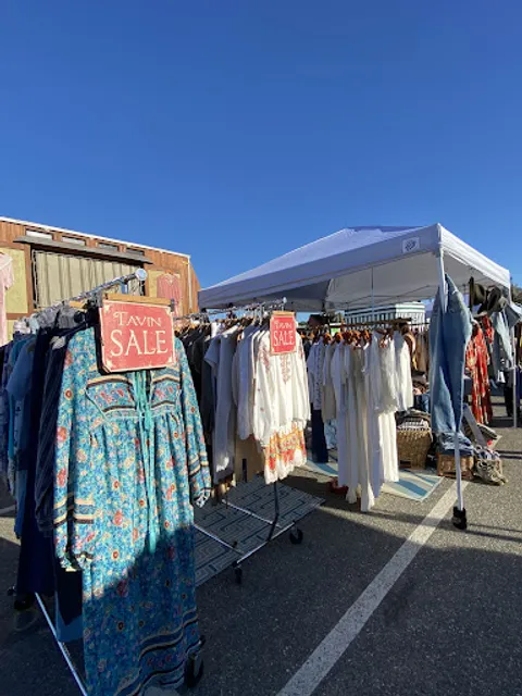 Santa Monica Airport Outdoor Antique & Collectible Market