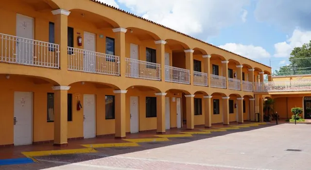 Hotel Maria Luisa Inn and Suites
