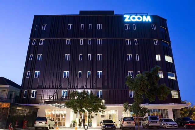 Zoom Smart Hotel