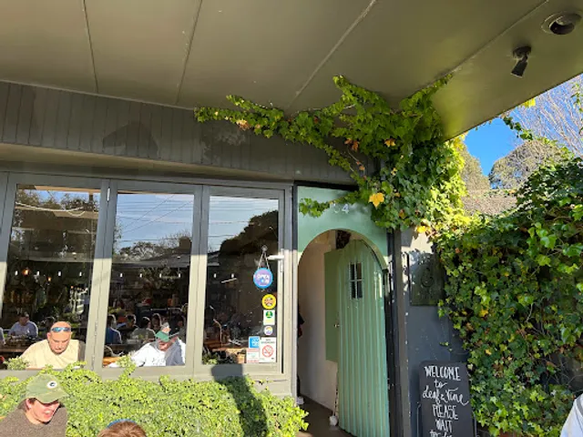 Leaf & Vine Cafe and Wine Bar