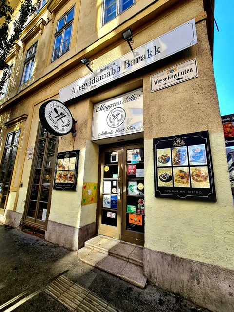 A LEGVIDÁMABB BARAKK BUDAPEST