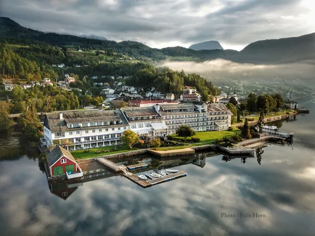 Brakanes Hotel by Fjordtind