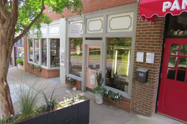 Carlisle & Linny Vintage Jewelry