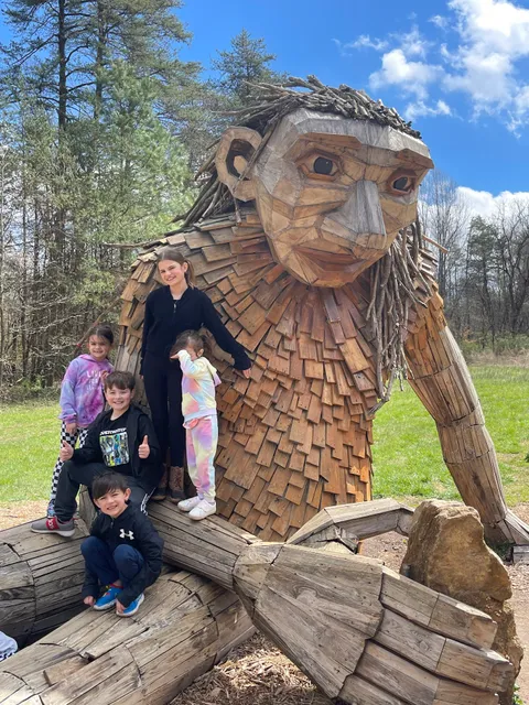 Forest Giant, Little Nis