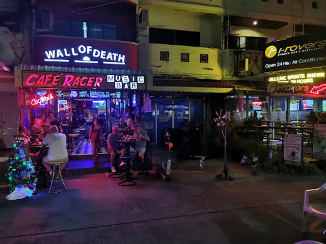 Sports Bar Pattaya - I-Rovers Sports Bar, Restaurant & Guesthouse