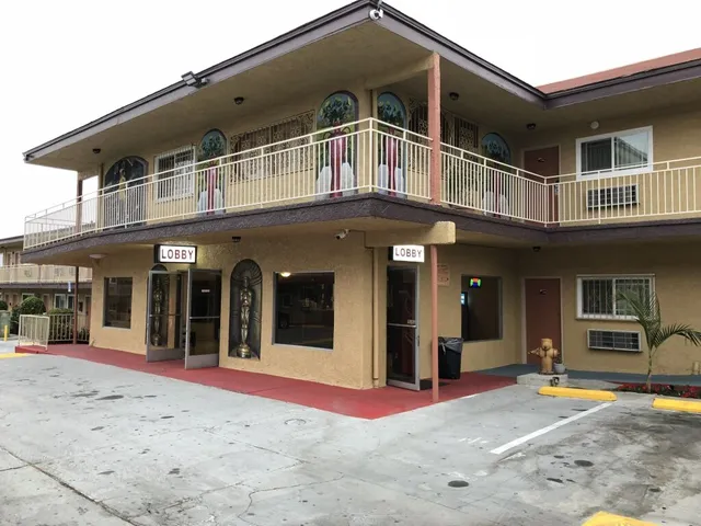 Los Angeles Inn & Suites