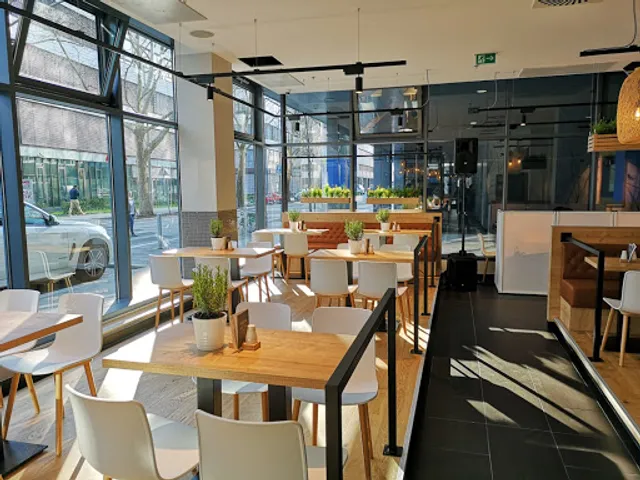 dean&david | Bowls, Salate, Curries & Snacks im Euro Plaza Wien