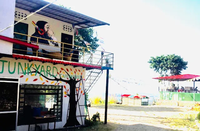 JUNKYARD CAFE & RESORT