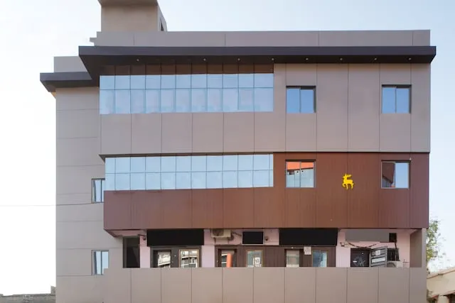 OYO 30585 Hotel Shantinath