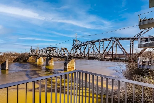 Eve on the River 305