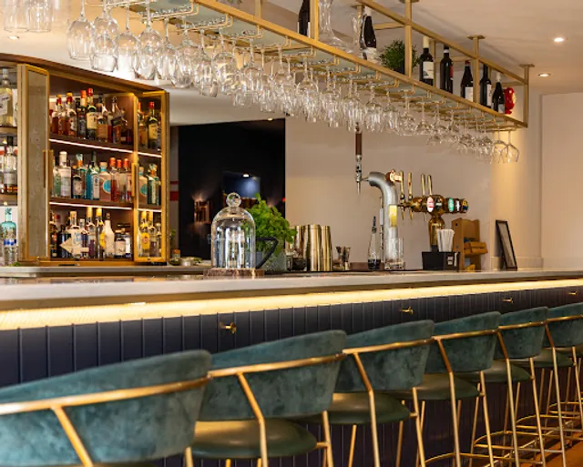 Seven Hills Restaurant, Bar & Terrace