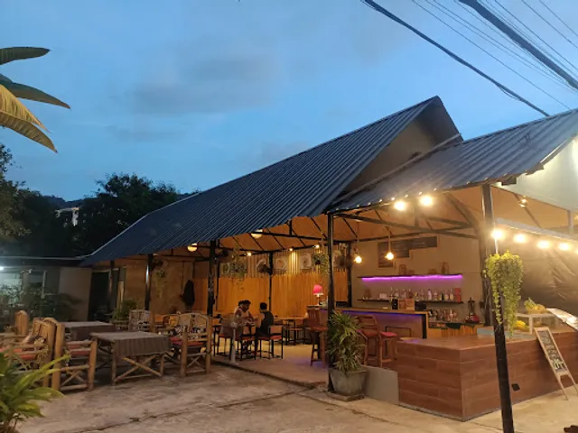 Bambus Restaurant, Bar & Hostel