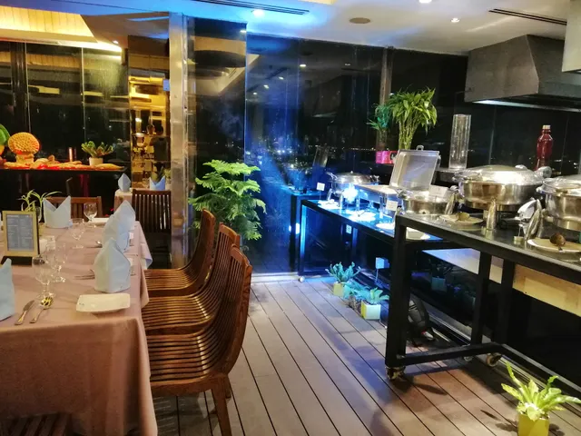 Four Seasons Restaurant & Resort