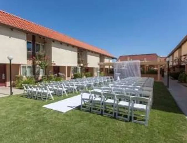 Ramada by Wyndham Fresno North