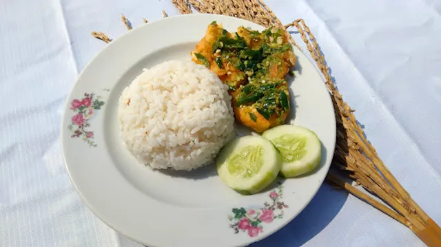 AYAM GEPREK DAN MIE RAINBOW MBAK WINDUL