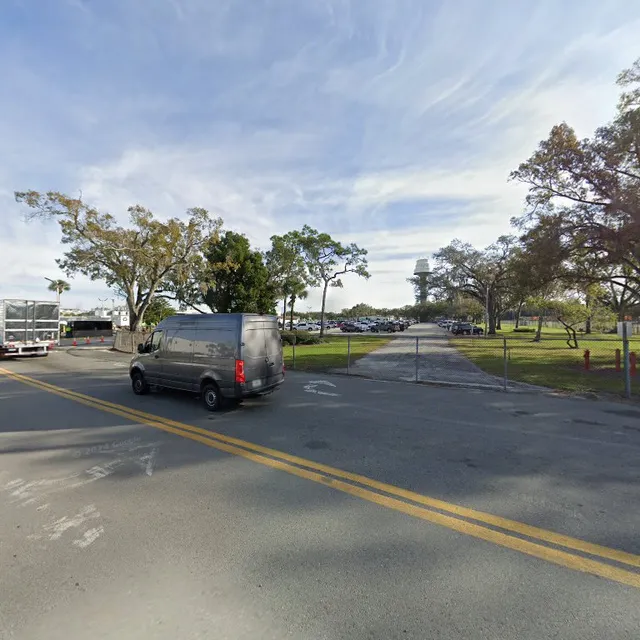 Gate 10 Produce/Deli